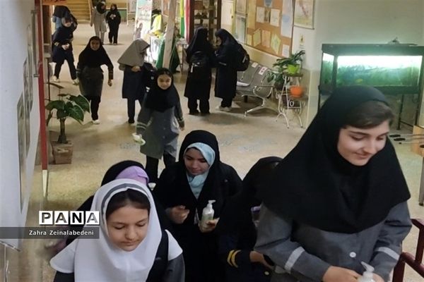 آیین و مانور بازگشایی مدارس در دبیرستان هیات امنایی بهرام رزمی