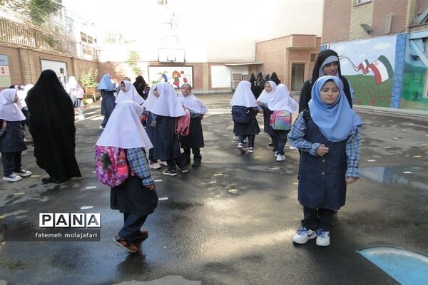 آیین بازگشایی دبستان شاهد طلوع فجر منطقه ۱۰