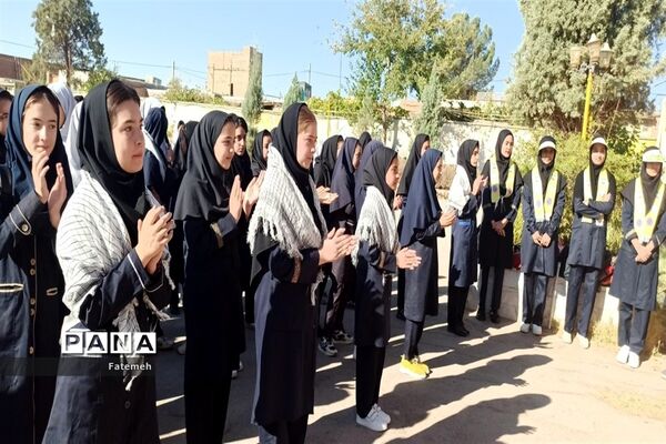 نواختن زنگ نماز، ایثار و مقاومت همزمان با آغاز سال تحصیلی جدید در دبیرستان برادران طباطبایی