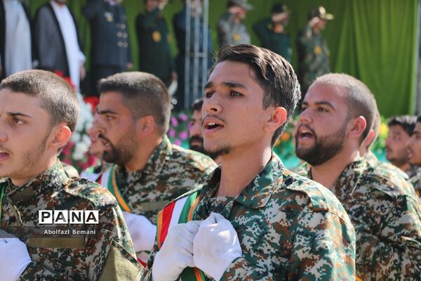 رژه یگان‌های نمونه نیروهای مسلح استان قم