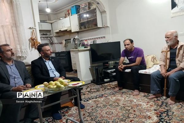دیدارمدیرآموزش و پرورش اسلامشهر با خانواده شهدای دانش‌آموز