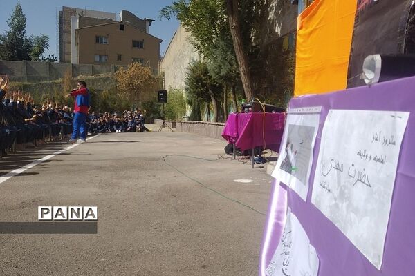 جشن آغاز امامت امام‌زمان(عج) در دبستان شهید سجادیان رودهن