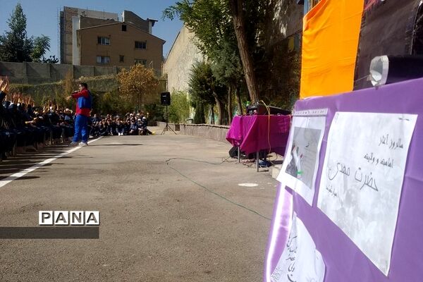 جشن آغاز امامت امام‌زمان(عج) در دبستان شهید سجادیان رودهن