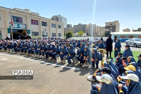جشن آغاز امامت امام‌زمان(عج) در دبستان شهید سجادیان رودهن