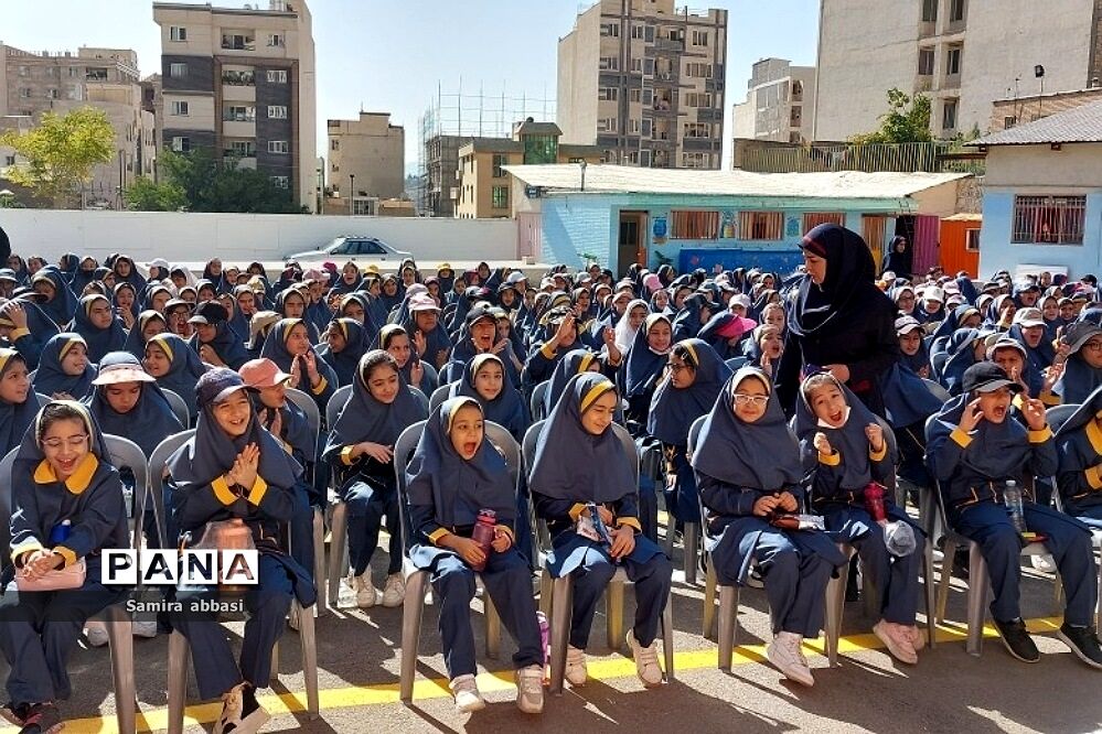 جشن آغاز امامت امام‌زمان(عج) در دبستان شهید سجادیان رودهن