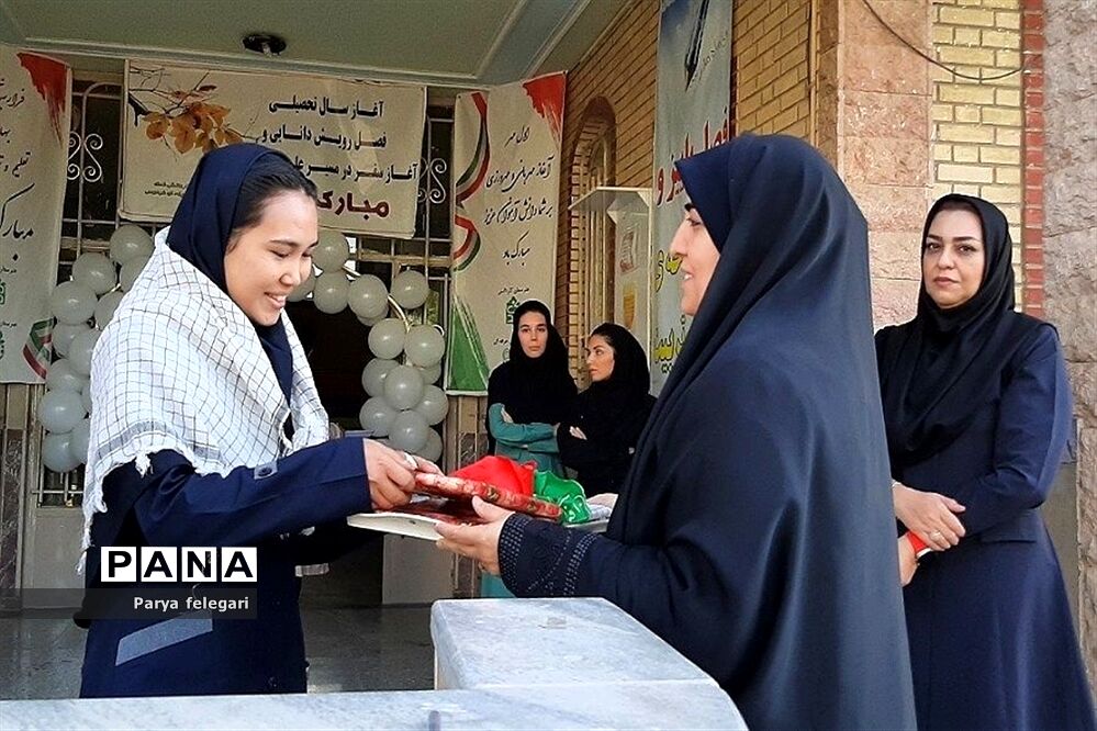 جشن آغاز امامت امام زمان(عج) و گرامیداشت هفته دفاع مقدس در هنرستان فدک