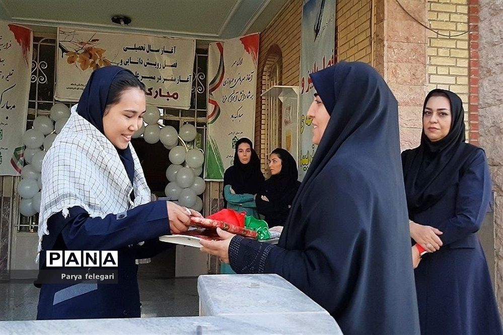 جشن آغاز امامت امام زمان(عج) و گرامیداشت هفته دفاع مقدس در هنرستان فدک