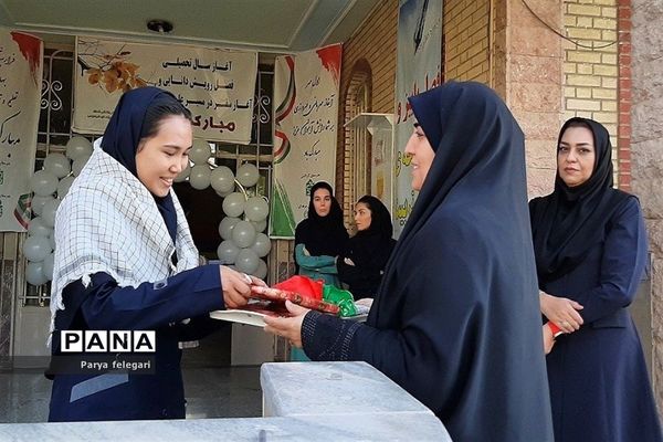 جشن آغاز امامت امام زمان(عج) و گرامیداشت هفته دفاع مقدس در هنرستان فدک