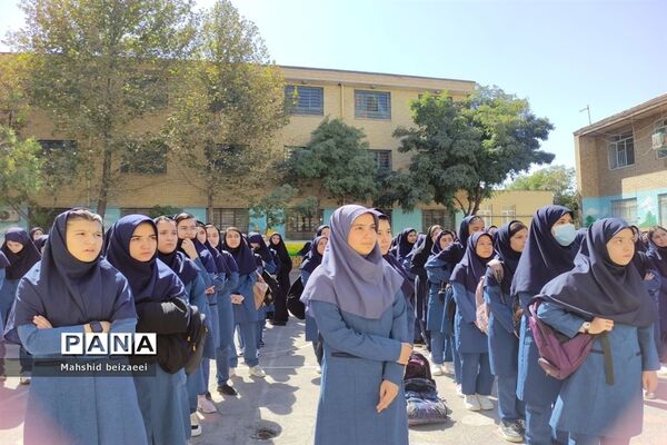 توزیع کتب درسی دانش‌آموزان مقطع متوسطه اول