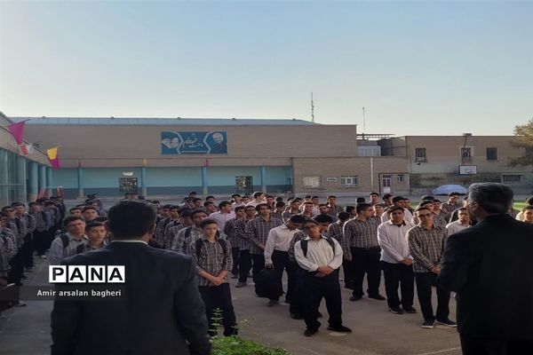 مراسم آغازسال تحصیلی جدید در دبیرستان هیات امنایی ماندگار نمازی ناحیه ۴ شیراز