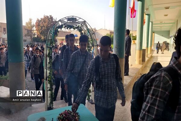مراسم آغازسال تحصیلی جدید در دبیرستان هیات امنایی ماندگار نمازی ناحیه ۴ شیراز