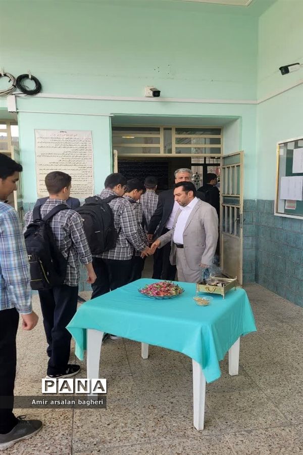 مراسم آغازسال تحصیلی جدید در دبیرستان هیات امنایی ماندگار نمازی ناحیه ۴ شیراز