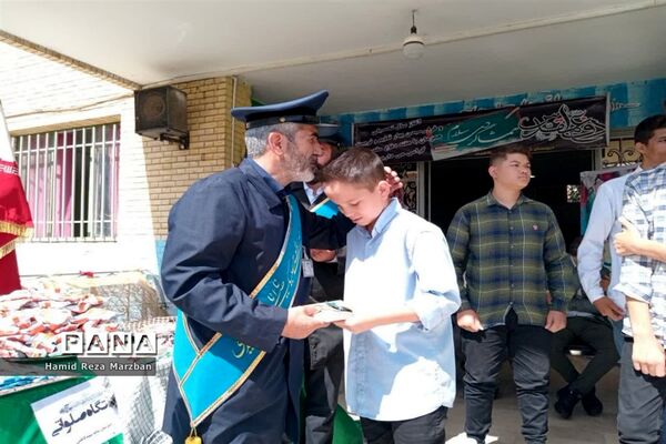 حضورخادمان مسجد مقدس جمکران درآموزشگاه شاهد شهید کاظمی اسلامشهر