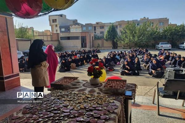 مراسم جشن آغاز امامت و تجدید بیعت با امام دوازدهم (عج)در آموزشگاه فرزانگان اسلامشهر
