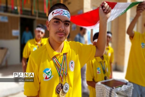 نوای زنگ ایثار و مقاومت در مدارس مروست طنین انداز شد