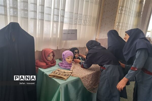 نوای زنگ ایثار و مقاومت در مدارس مروست طنین انداز شد