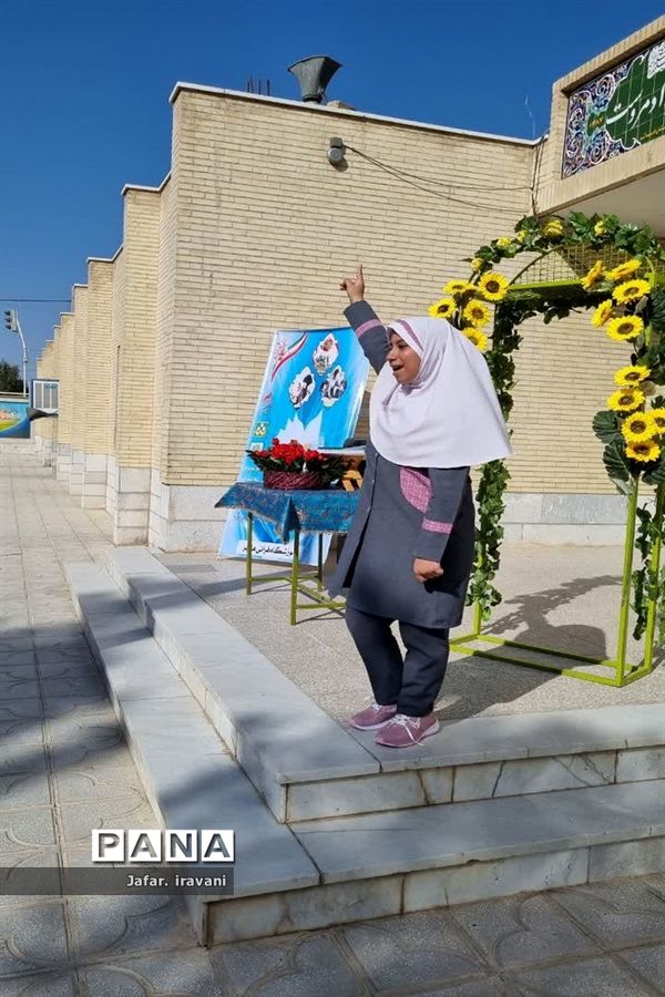 نوای زنگ ایثار و مقاومت در مدارس مروست طنین انداز شد