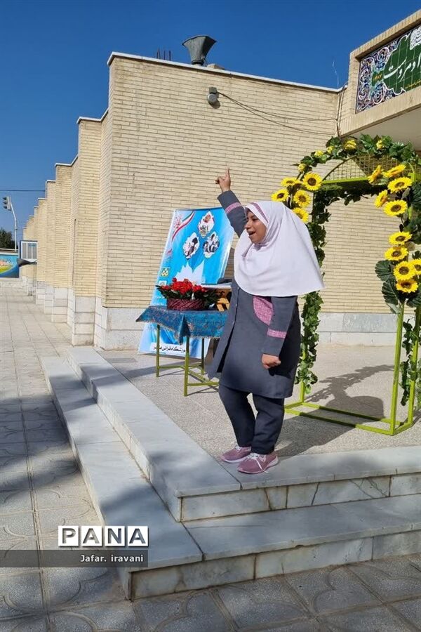 نوای زنگ ایثار و مقاومت در مدارس مروست طنین انداز شد