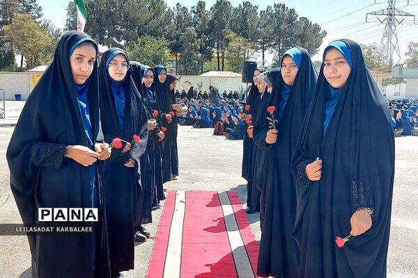 نواخته شدن زنگ نماز در دبیرستان آزادی کهریزک