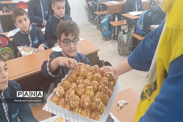جشن آغاز امامت حضرت ولی عصر در دبستان پسرانه فرهنگ منطقه ۱۳