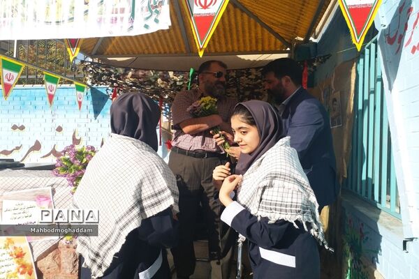 مراسم هفته دفاع مقدس در دبیرستان نرجس منطقه ۱۳