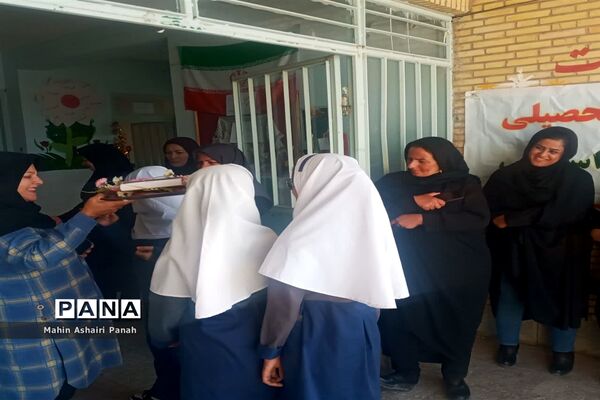 برگزاری آیین آغاز سال تحصیلی و جشن ولایت در مدرسه منتظری فتح آباد خاتم
