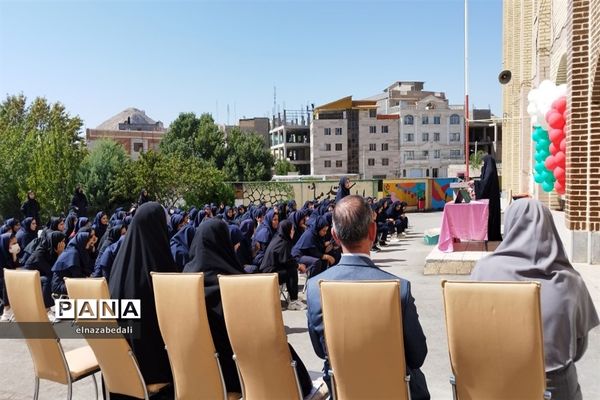 نواختن زنگ انتظار در هنرستان شیخ محمد بلیغ به‌مناسبت آغاز ولایت ولی عصر (ع)
