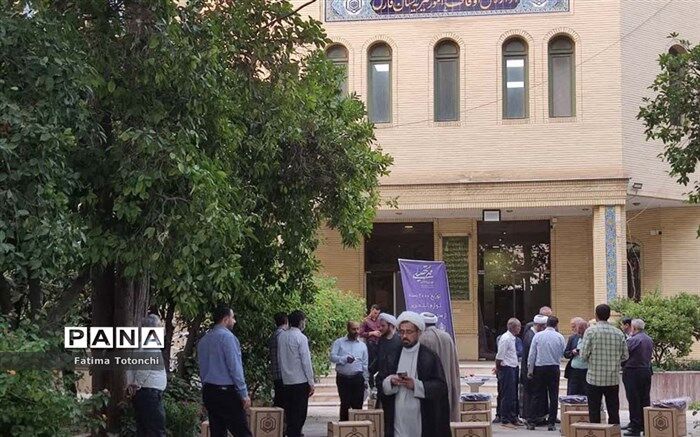 توزیع۲۰۰۰بسته مهرتحصیلی از محل موقوفات استان فارس/فیلم