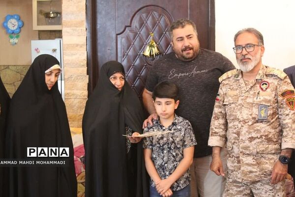 دیدار مسئولان شهری فشافویه با خانواده شهدای منطقه
