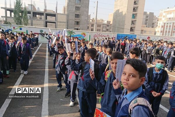 جشن عاطفه‌ها در دبستان ایمان رودهن