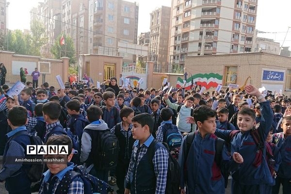 جشن عاطفه‌ها در دبستان ایمان رودهن