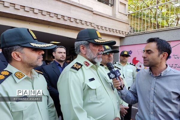فرزندان شهید حسین اسماعیلی توسط مدیرکل آموزش و پرورش شهرستان‌های تهران راهی کلاس درس شدند