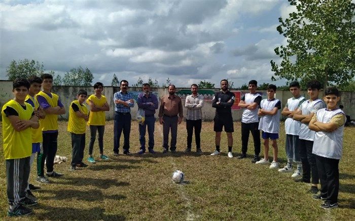 رقابت‌های مینی‌فوتبال گرامیداشت هفته دفاع مقدس در محمودآباد آغاز شد