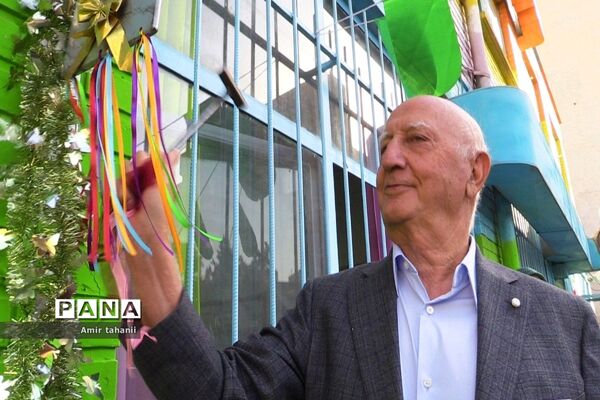 نواخته شدن زنگ مهر در آیین نمادین بازگشایی مدارس به دستان خیر منطقه ۱۸