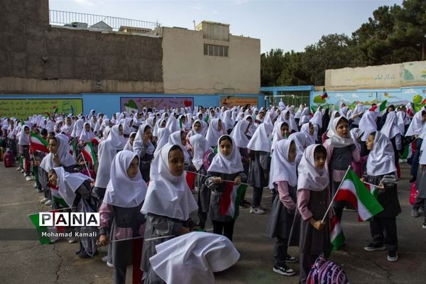مراسم جشن عاطفه‌ها در دبستان شهید محلاتی