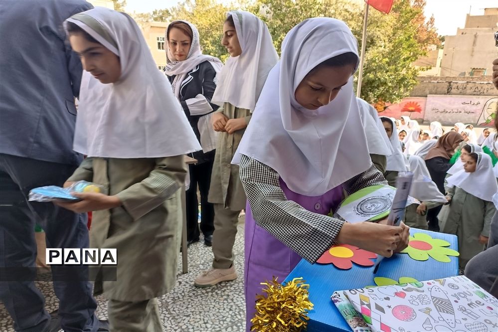 برگزاری جشن عاطفه‌ها با شعار «آینده ساز باشیم» در مدارس شهرستان قدس