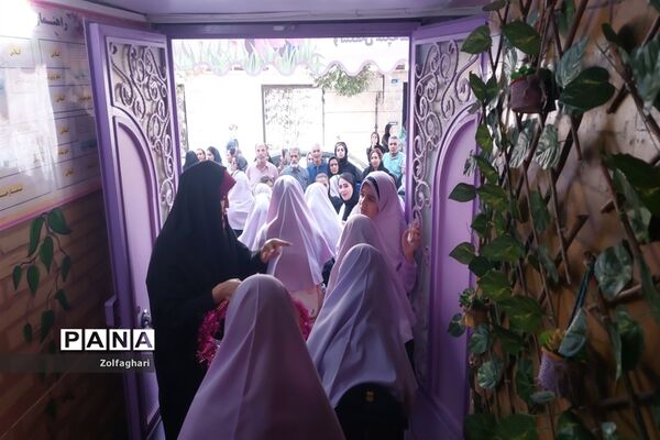 جشن آغاز امامت امام زمان(عج) در دبستان دخترانه فرهنگ منطقه ۱۳