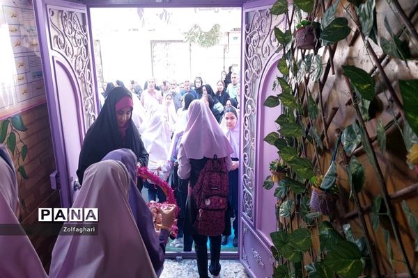 جشن آغاز امامت امام زمان(عج) در دبستان دخترانه فرهنگ منطقه ۱۳