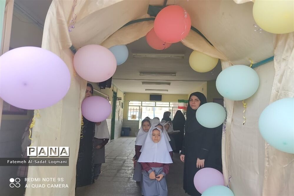 برگزاری جشن شکوفه‌های دبستان سیدالشهدا ناحیه یک یزد