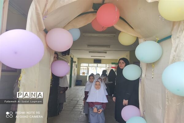 برگزاری جشن شکوفه‌های دبستان سیدالشهدا ناحیه یک یزد