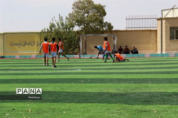 آیین افتتاحیه زمین چمن مصنوعی مدرسه شاه صاحب در شهر جوادآباد