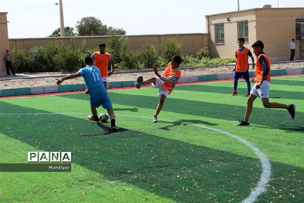 آیین افتتاحیه زمین چمن مصنوعی مدرسه شاه صاحب در شهر جوادآباد