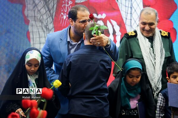 همایش تجلیل از رزمندگان فرهنگی دفاع مقدس