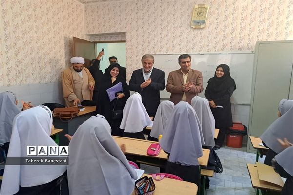 آیین آغاز سال تحصیلی مدرسه دخترانه عفت با حضور نماینده مردم یزد در مجلس شورای اسلامی