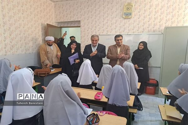 آیین آغاز سال تحصیلی مدرسه دخترانه عفت با حضور نماینده مردم یزد در مجلس شورای اسلامی