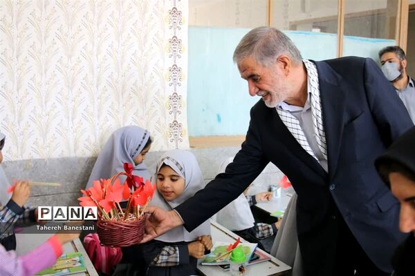 آیین آغاز سال تحصیلی مدرسه دخترانه عفت با حضور نماینده مردم یزد در مجلس شورای اسلامی