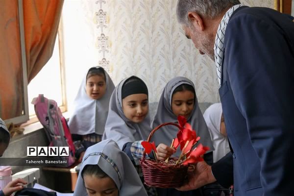 آیین آغاز سال تحصیلی مدرسه دخترانه عفت با حضور نماینده مردم یزد در مجلس شورای اسلامی