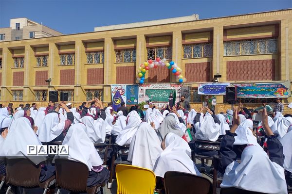 جشن عاطفه‌ها با شعار «آینده ساز باشیم» در ارا‌ک