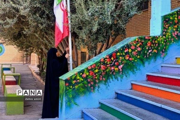 نواختن زنگ ایثار و مقاومت، در دبیرستان توحید شهرستان رباط کریم