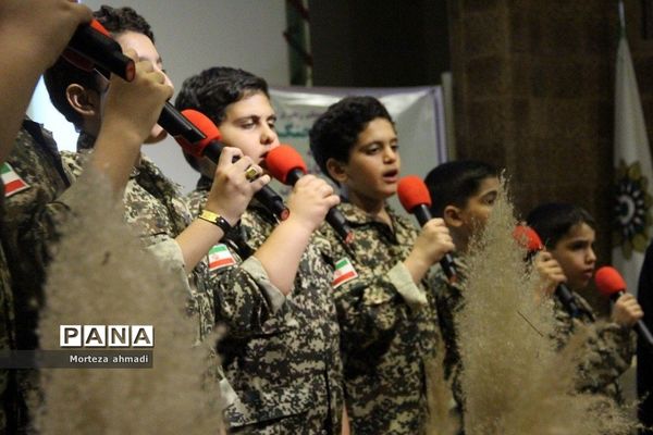 تقدیر از خانواده‌های شهدا، جانبازان و رزمندگان به‌مناسب هفته‌ دفاع‌مقدس در شهرری